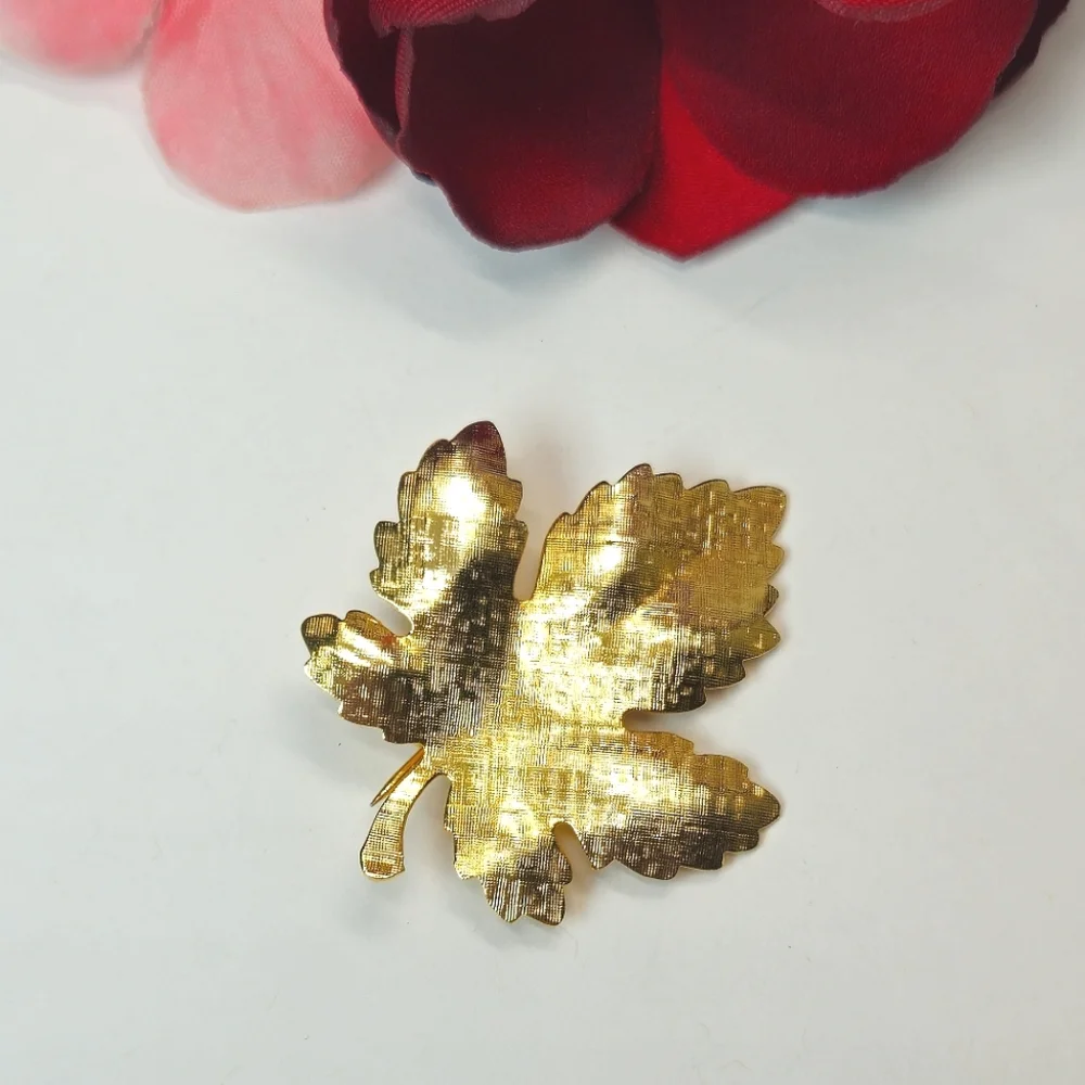Vintage Gold Tone Textured Leaf Brooch